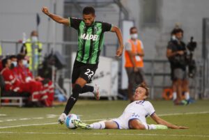 El lateral alemán del Sassuolo Jeremy Toljan (I) en un partido de la Seriea de 2021. EFE/EPA/ELISABETTA BARACCHI