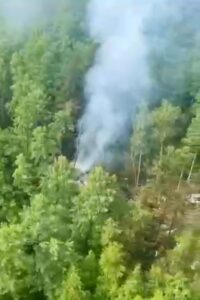Imagen estática tomada de un video proporcionado por el Ministerio de Situaciones de Emergencia de Rusia muestra el humo elevándose en el lugar del accidente de un avión de pasajeros An-24 de Angara Airline en el extremo este de la región de Amur, Rusia, el 24 de julio de 2025. EFE/EPA/RUSSIAN MINISTRY OF EMERGENCY SITUATIONS / HANDOUT HANDOUT BEST QUALITY AVAILABLEHANDOUT EDITORIAL USE ONLY/NO SALES