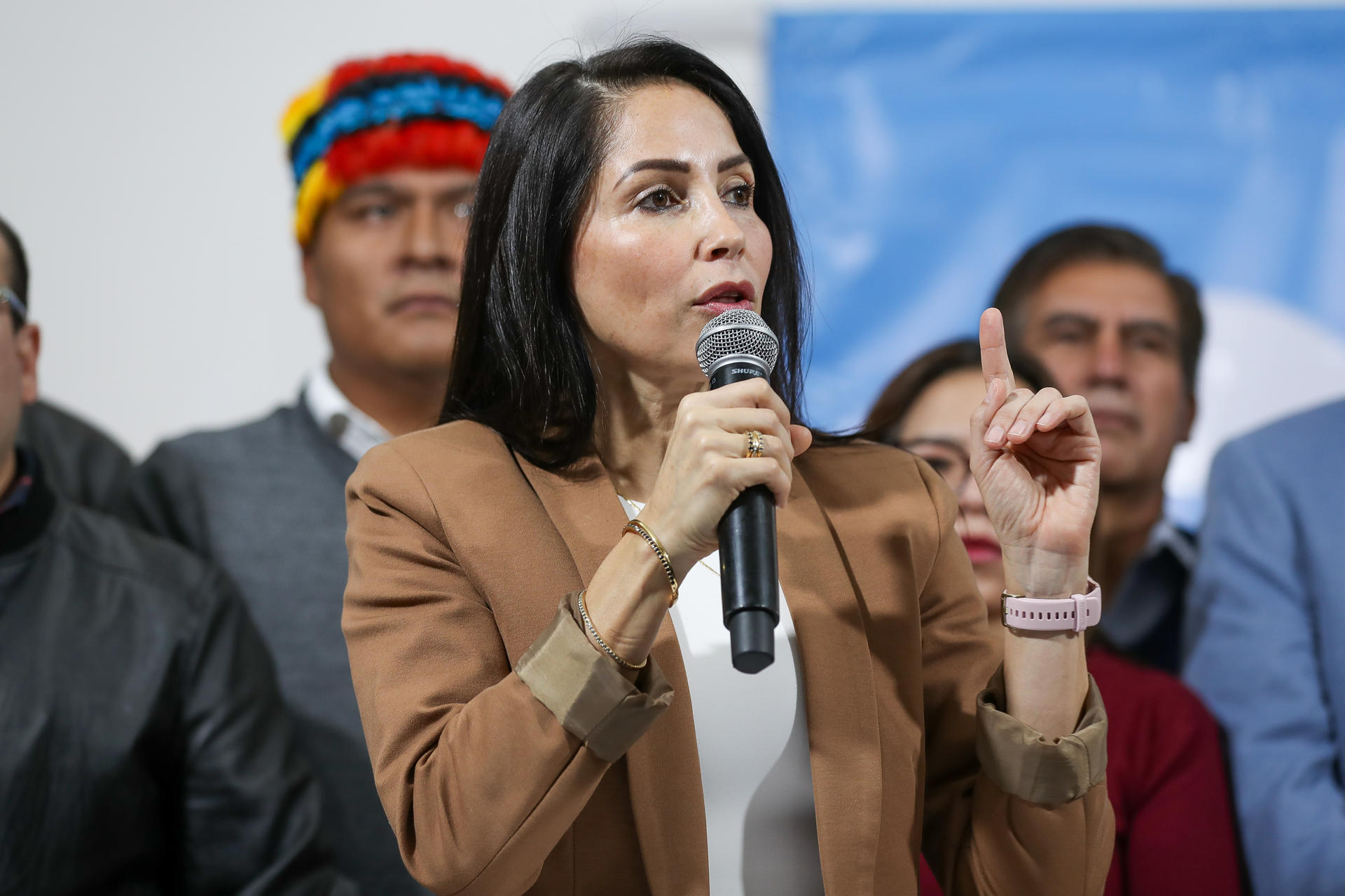 AME151. QUITO (ECUADOR), 01/07/2025.-. La excandidata presidencial del correísmo, Luisa González, habla durante en una rueda de prensa este martes, en Quito (Ecuador). EFE/ José Jácome
