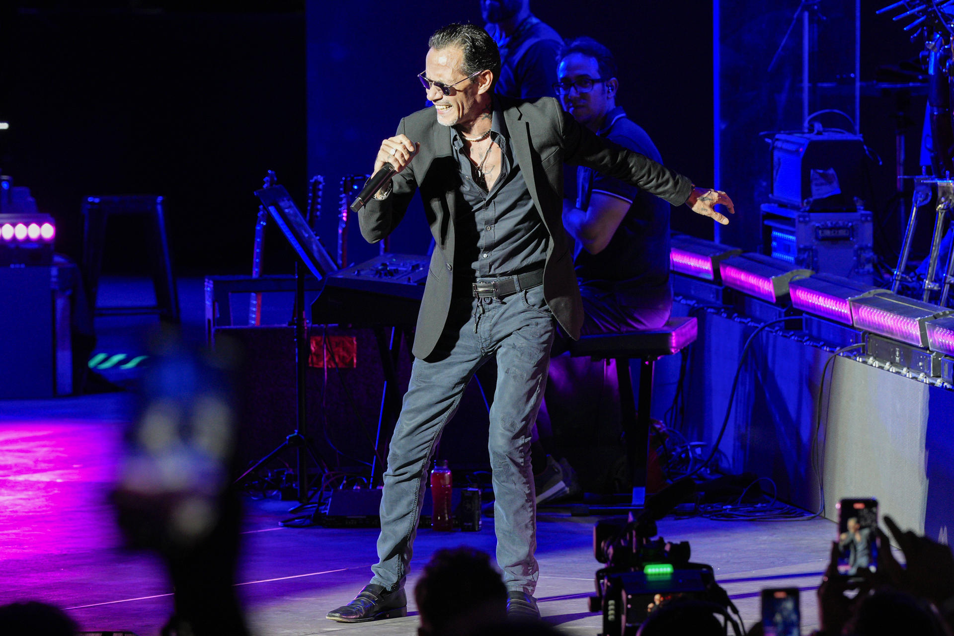 El músico y cantante puertorriqueño, Marc Anthony, durante su actuación hoy jueves en el escenario del Starlite Occident que se celebra en la localidad malacitana de Marbella. EFE/ Juan Carlos Domínguez.