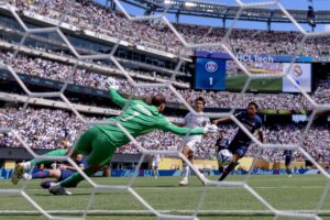 El portero del PSG Gianluigi Donnarumma en la semifinal del Mundial ante el Real Madrid. EFE/EPA/JUSTIN LANE