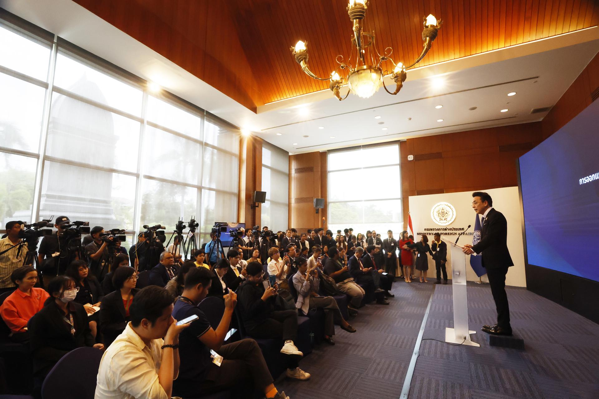 Rueda de prensa en Bangkok sobre la situación con Camboya. EFE/EPA/NARONG SANGNAK

