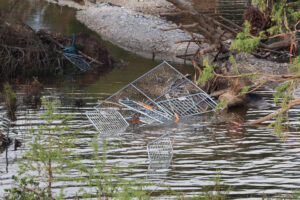 Fotografía del 8 de julio de 2025 que muestra los escombros dejados debido a las inundaciones en los alrededores del río Guadalupe en Kerville, Texas (EE.UU.). EFE/ Octavio Guzmán