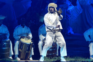 El cantante puertorriqueño Bad Bunny se presenta durante el primero de sus 30 conciertos este viernes, 11 de julio de 2025, en el Coliseo de Puerto Rico en San Juan (Puerto Rico). EFE/ Thais Llorca