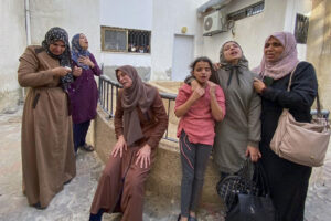 Fotografía de archivo que muestra a un grupo de mujeres en la ciudad de Rafah, en el sur de la Franja de Gaza. EFE/Anas Baba