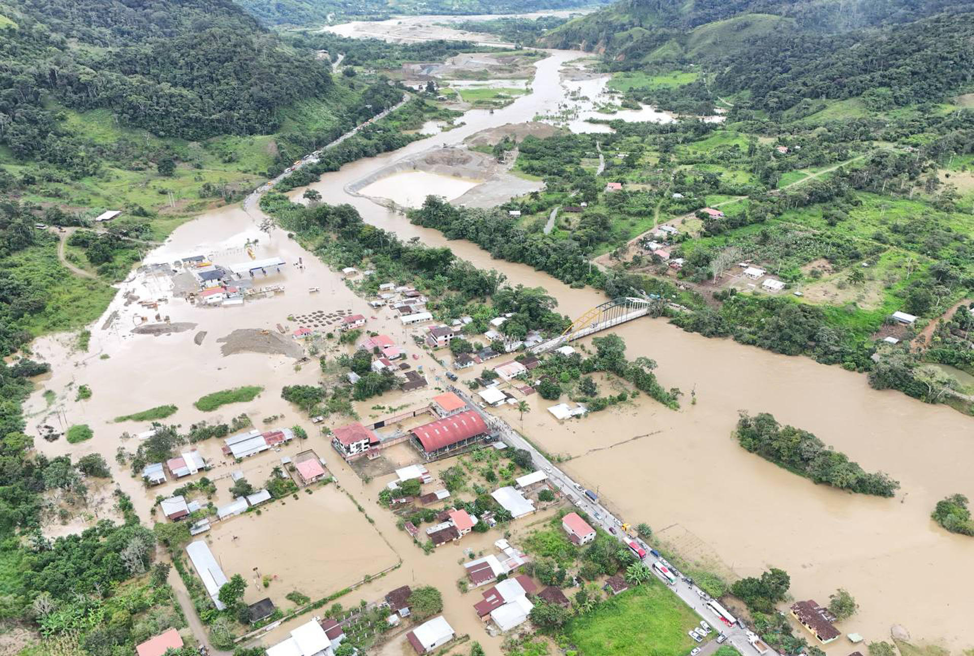Fotografía cedida por la Prefectura de Zamora Chinchipe que muestra inundaciones en áreas de la provincia Zamora Chinchipe (Ecuador). EFE/Prefectura de Zamora Chinchipe
