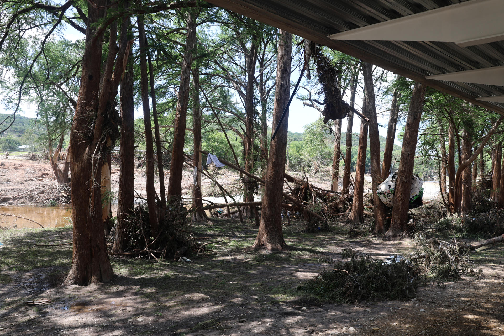 Fotografía de una zona afectada por las inundaciones en Hunt (Estados Unidos). EFE/ Octavio Guzmán