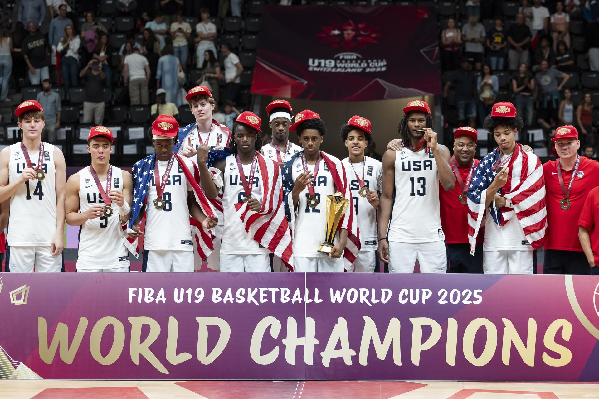 La selección de Estados Unidos derrotó a Alemania (109-76) y completó de manera inmaculada su participación en el Mundial sub-19 celebrado en la ciudad suiza de Lausana para alzar el noveno campeonato de su historia. EFE/EPA/CYRIL ZINGARO