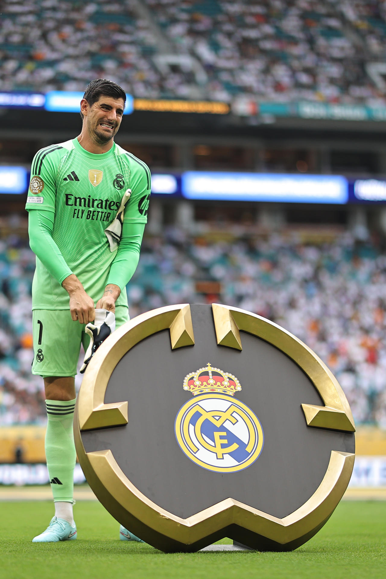 Thibaut Courtois de Real Madrid se prepara para un partido del Mundial de Clubes. EFE/Juan Ignacio Roncoroni
