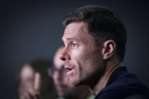El entrenador del Real Madrid, Xabi Alonso, habla durante una rueda de prensa en el Mundial de Clubes. EFE/André Coelho