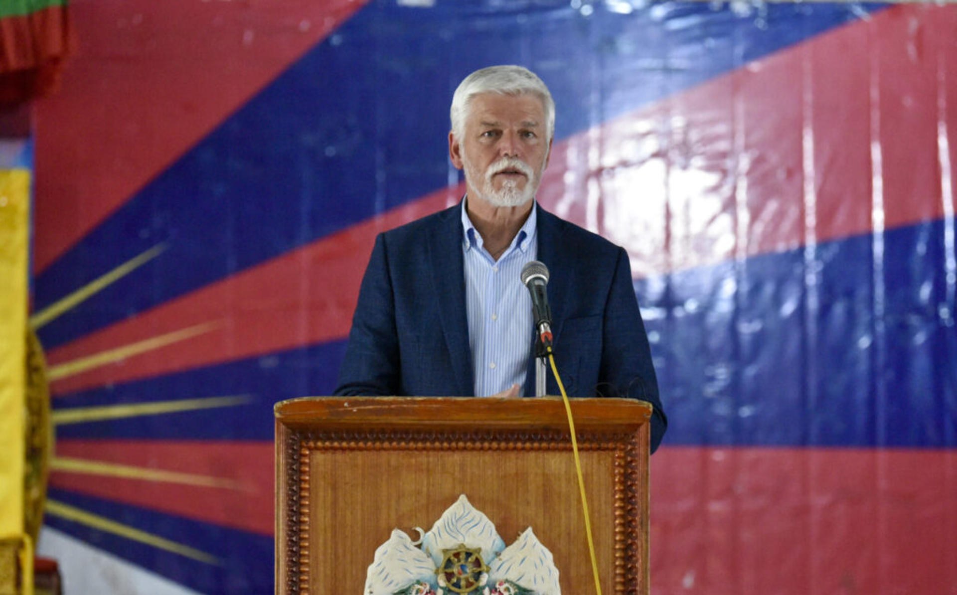 El presidente de la República Checa, Petr Pavel, este lunes en Leh (la India), donde rompió un tabú diplomático al reunirse públicamente con el dalái lama, convirtiéndose en el primer jefe de Estado en activo en hacerlo y lanzando un desafío directo a China, que considera al líder espiritual tibetano un peligroso separatista. EFE/ Administración Central Tibetana en su web y X // SOLO USO EDITORIAL/SOLO DISPONIBLE PARA ILUSTRAR LA NOTICIA QUE ACOMPAÑA (CRÉDITO OBLIGATORIO)