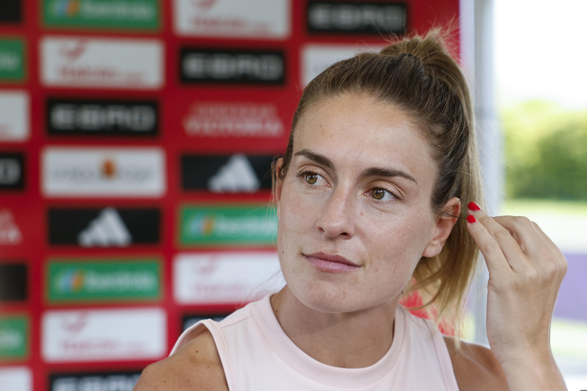 La jugadora de la selección española, Alexia Putellas, durante la rueda de prensa que ha ofrecido hoy jueves en Lausana, previa a la final que disputan el próximo domingo frente a Inglaterra. EFE / Ana Escobar.
