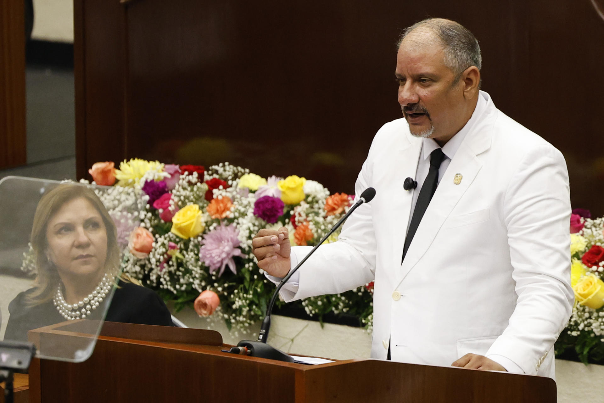 El presidente de la Asamblea Nacional de Panamá, Jorge Herrera, habla durante una sesión este martes, en Ciudad de Panamá (Panamá). EFE/ Bienvenido Velasco
