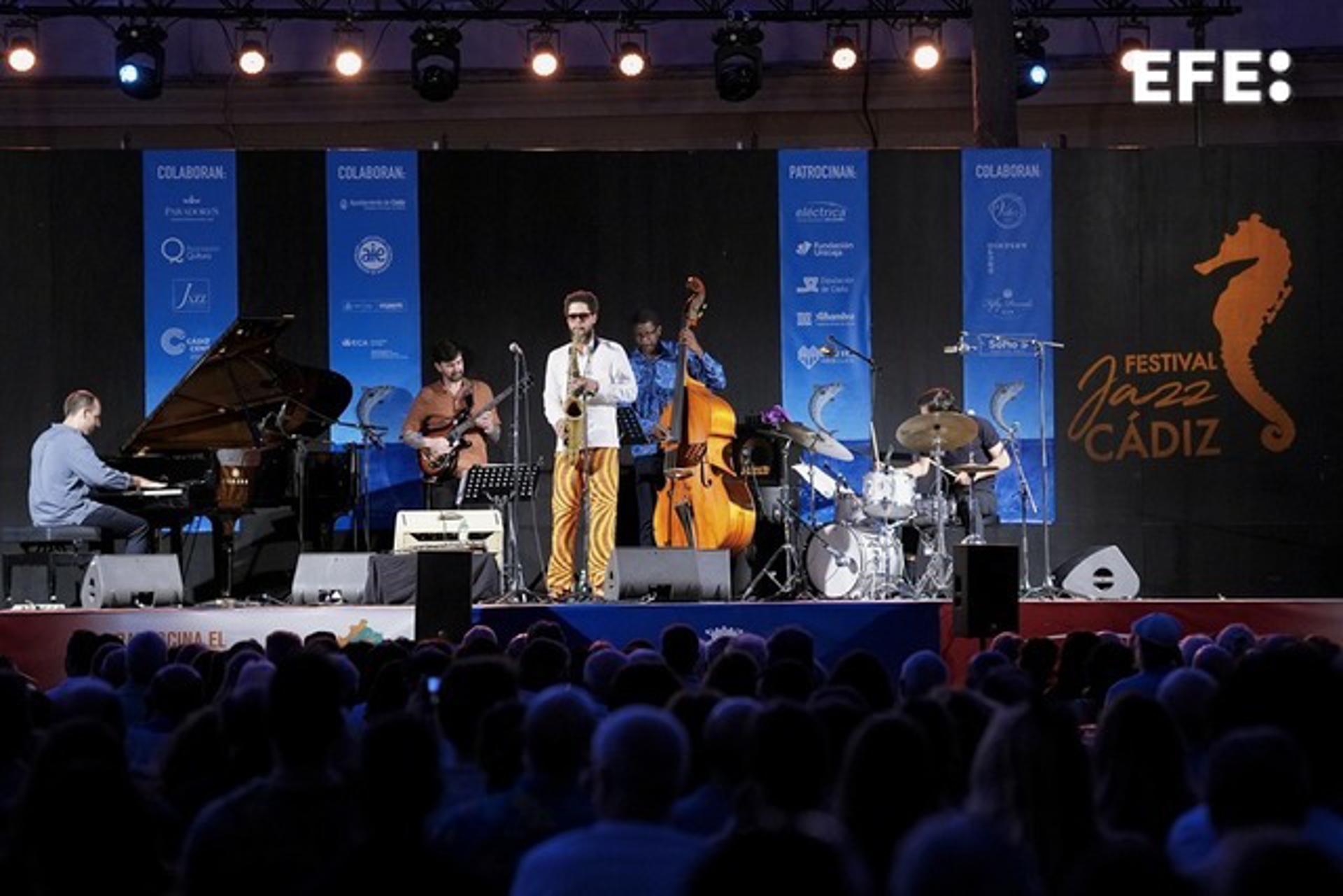 Ariel Brínguez Quintet actúa este sábado, durante el festival de Jazz Cádiz que se celebra durante todo el fin de semana en la ciudad andaluza. EFE/ Román Ríos
