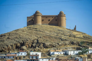 La diputación de granada formaliza la compra del Castillo de la Calahorra en la comarca de Guadix (Granada), este miércoles. El presidente de la Diputación de Granada, Francis Rodríguez, preside el acto institucional de adquisición del Castillo de La Calahorra. EFE/Miguel Ángel Molina