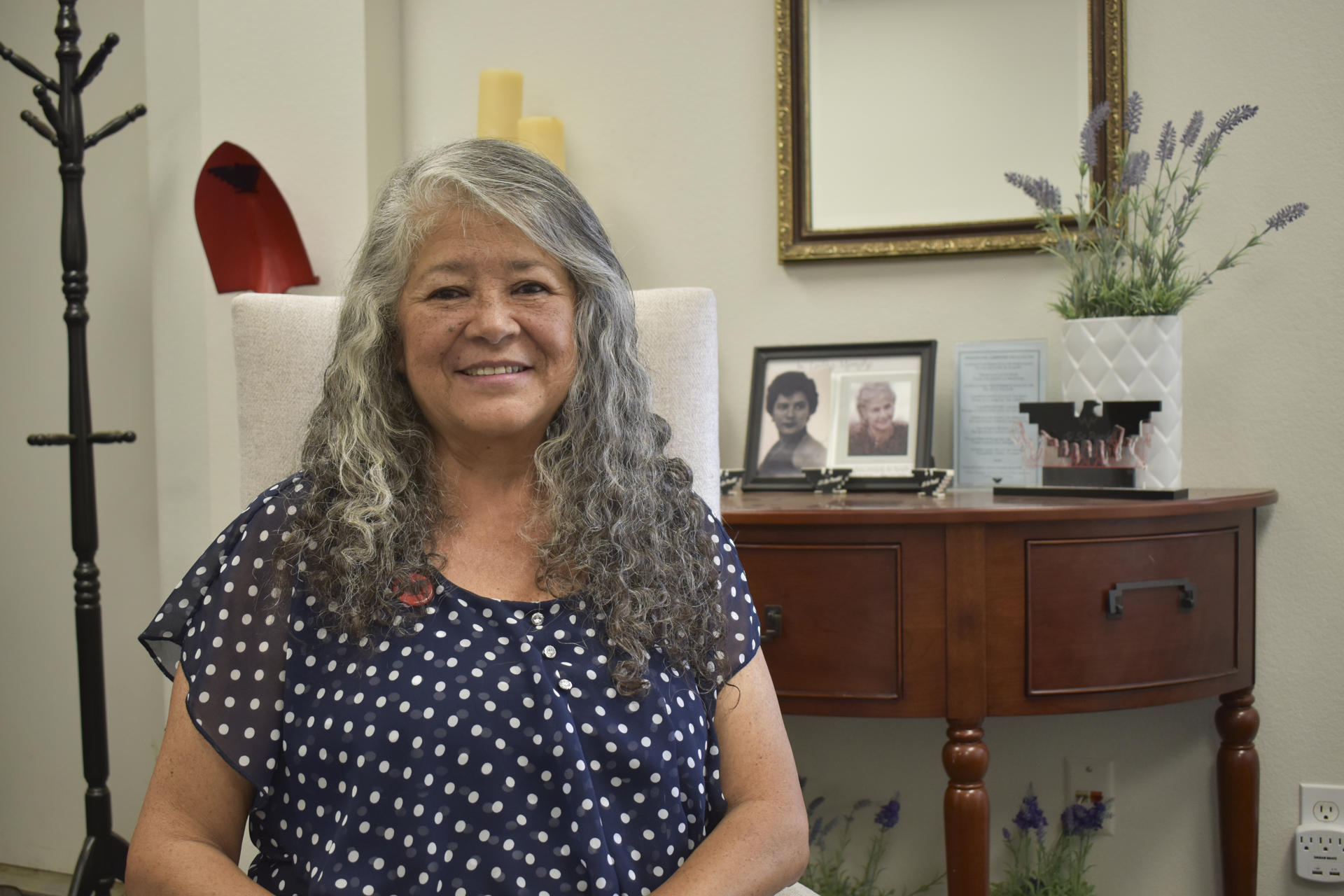 La presidenta de la Unión de Campesinos (UFW), Teresa Romero, posa durante una entrevista con EFE este viernes, en Keene (EE.UU.). EFE/ Mónica Rubalcava