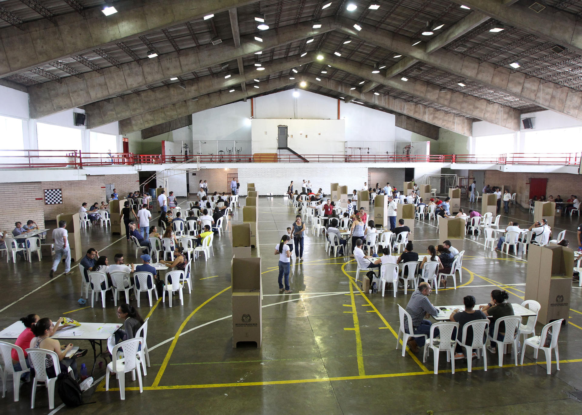 Fotografía de archivo de una vista general de un puesto de votación, en Colombia. EFE/Ernesto Guzmán Jr