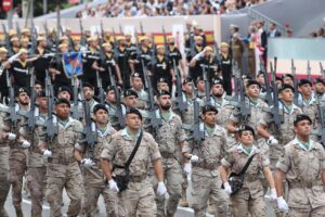 Foto de archivo de un desfile militar en Madrid. EFE/Zipi