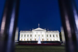 Fotografía de archivo fechada el 21 de junio de 2025 de la fachada de la Casa Blanca en Washington (EE.UU.). EFE/EPA/Jim Lo Scalzo