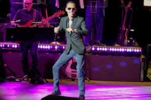 Marc Anthony durante su concierto en Marbella este jueves. EFE / Juan Carlos Dominguez.