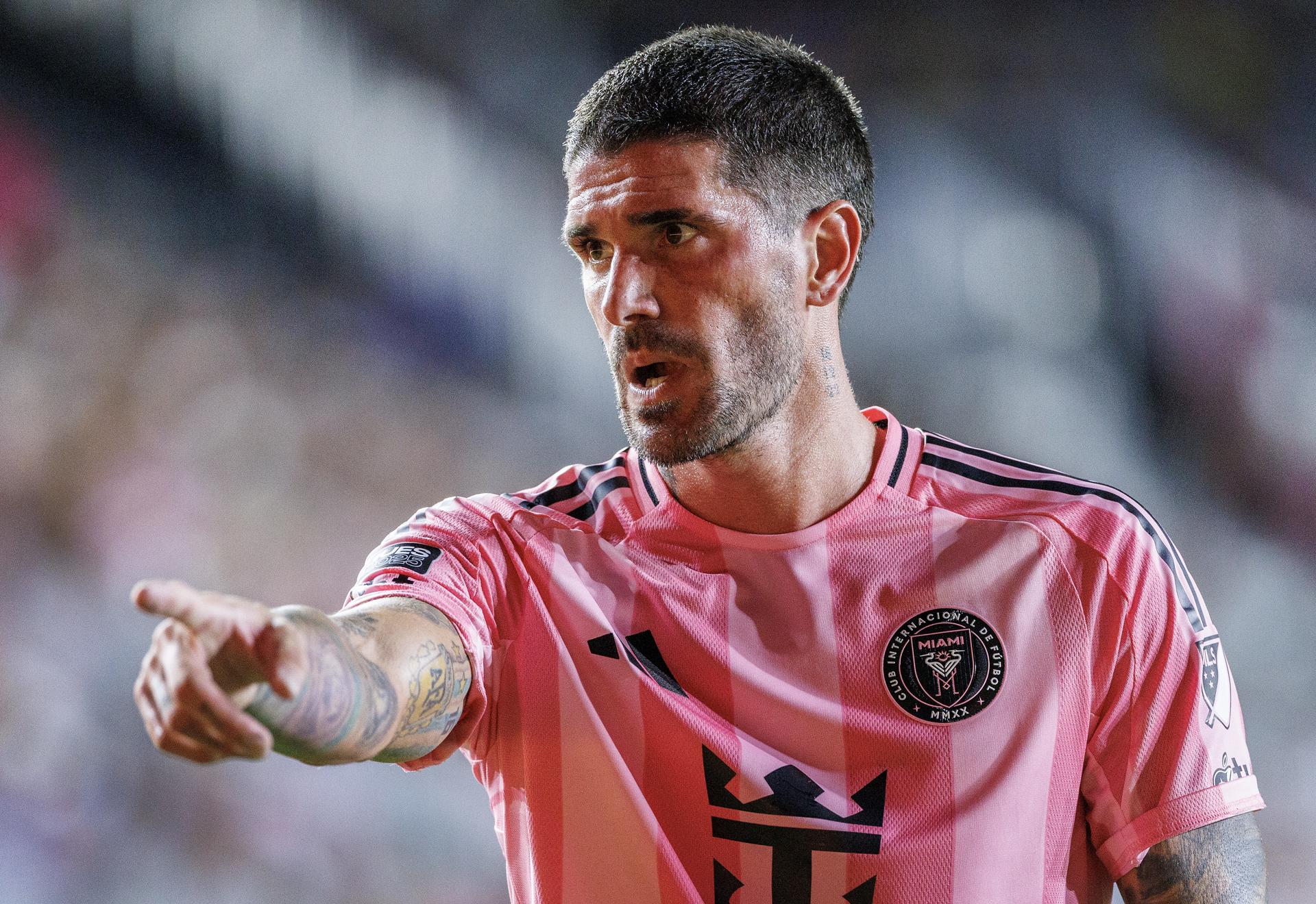 El mediocentro argentino Rodrigo De Paul debutó este miércoles con Inter Miami en partido de la Leagues Cup contra el Atlas mexicano jugado en Fort Lauderdale (Florida). EFE/EPA/CRISTOBAL HERRERA-ULASHKEVICH