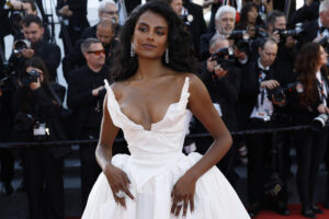 Fotografía de archivo de Simone Ashley, posando en el 78.º Festival de Cine de Cannes, en Cannes (Francia). EFE/EPA/ Guillaume Horcajuelo ARCHIVO