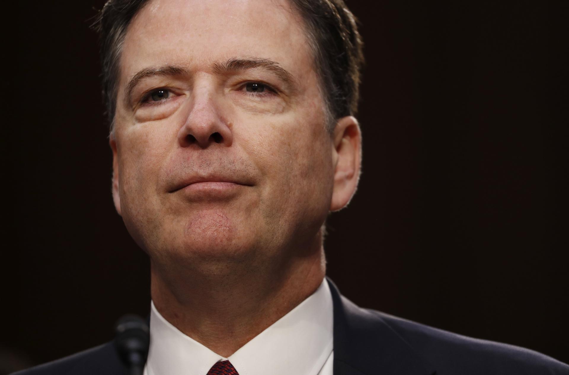 Foto de archivo del exdirector del FBI James Comey. EPA/SHAWN THEW