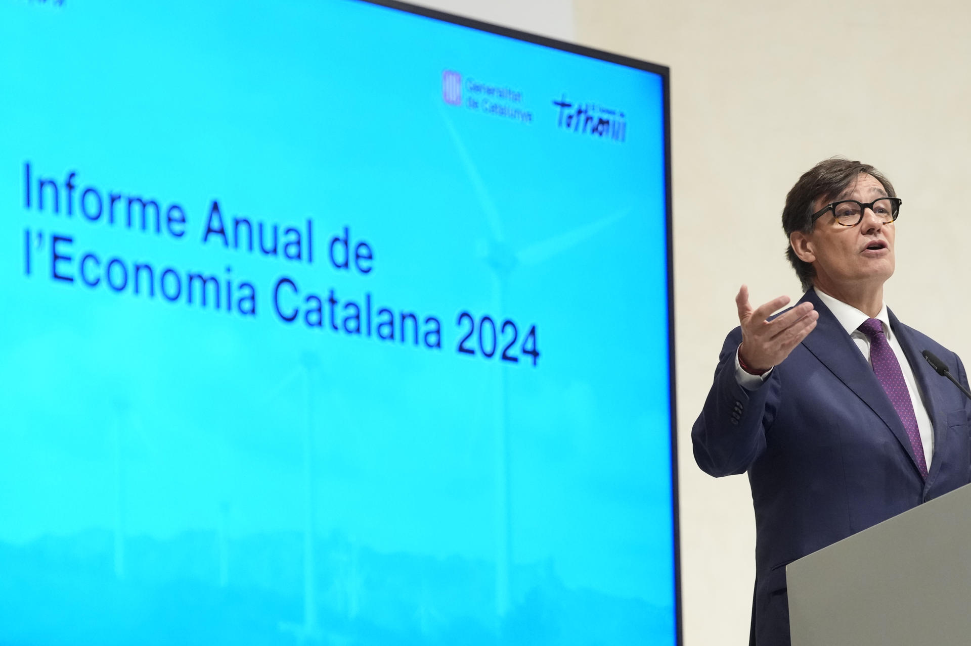 El presidente de la Generalitat, Salvador Illa, durante el acto de presentación del informe anual sobre la evolución de la economía catalana el último año y las perspectivas macroeconómicas para 2025. EFE/Enric Fontcuberta