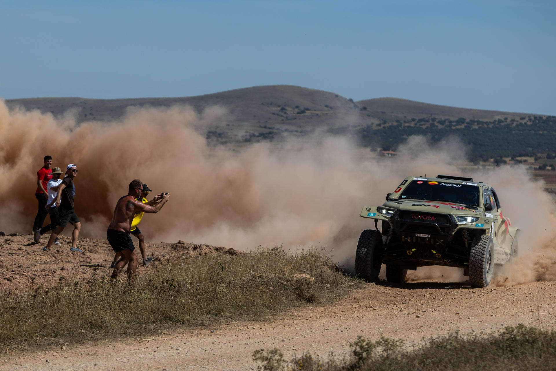 El piloto portugués João Ferreira (Toyota) y su copiloto Filipe Palmeiro han ganado la Baja Aragón 2025. EFE/ Antonio García