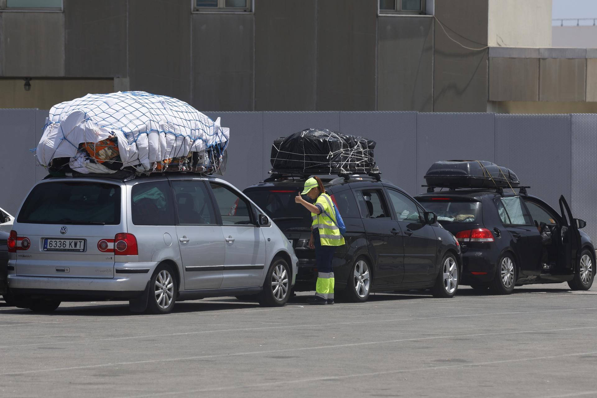 Imagen de archivo de la Operación Paso del Estrecho (OPE) en Algeciras. EFE / A.Carrasco Ragel