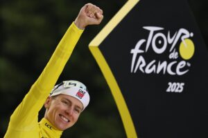 El corredor esloveno Tadej Pogacar, del equipo UAE Team Emirates tras la etapa 21 del Tour de Francia en París.EFE/EPA/CHRISTOPHE PETIT TESSON