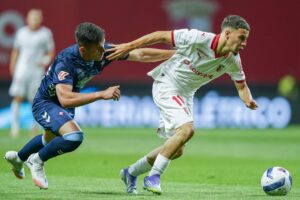 Fotografía de Hugo Delgado, en la que puede verse en una imagen del pasado 19 de julio a Unai Núñez (izq) en un partido como futbolista del Celta frente al Sporting de Braga. EFE