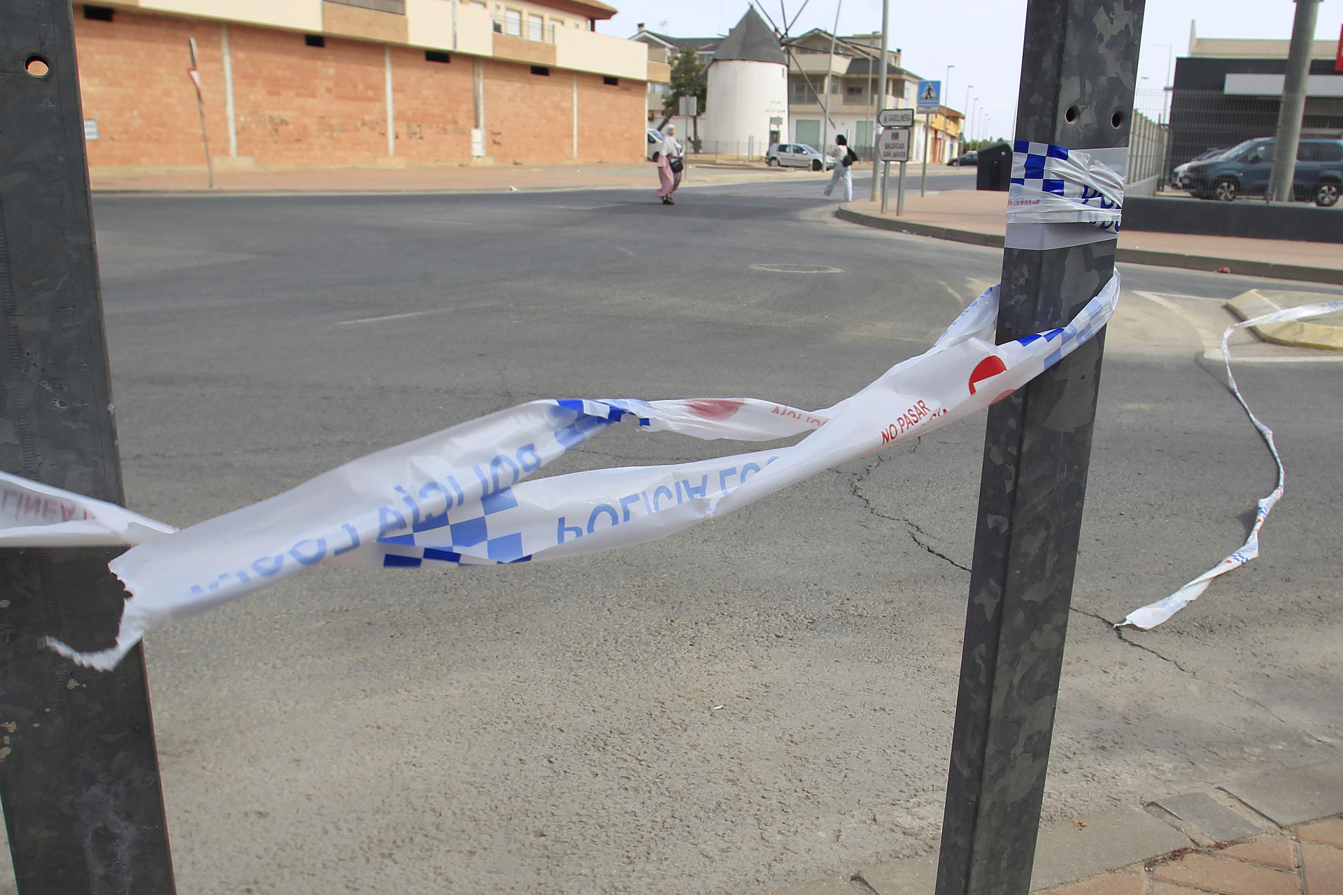 Calles tranquilas este lunes en el barrio de San Antonio de Torre Pacheco (Murcia) Las fuerzas de seguridad mantienen su dispositivo en Torre Pacheco tras las jornadas de disturbios entre grupos de ultraderechistas y jóvenes de origen marroquí a raíz de la agresión a un anciano, mientras se investigan los hechos y se suceden los llamamientos a la calma. EFE/Morell