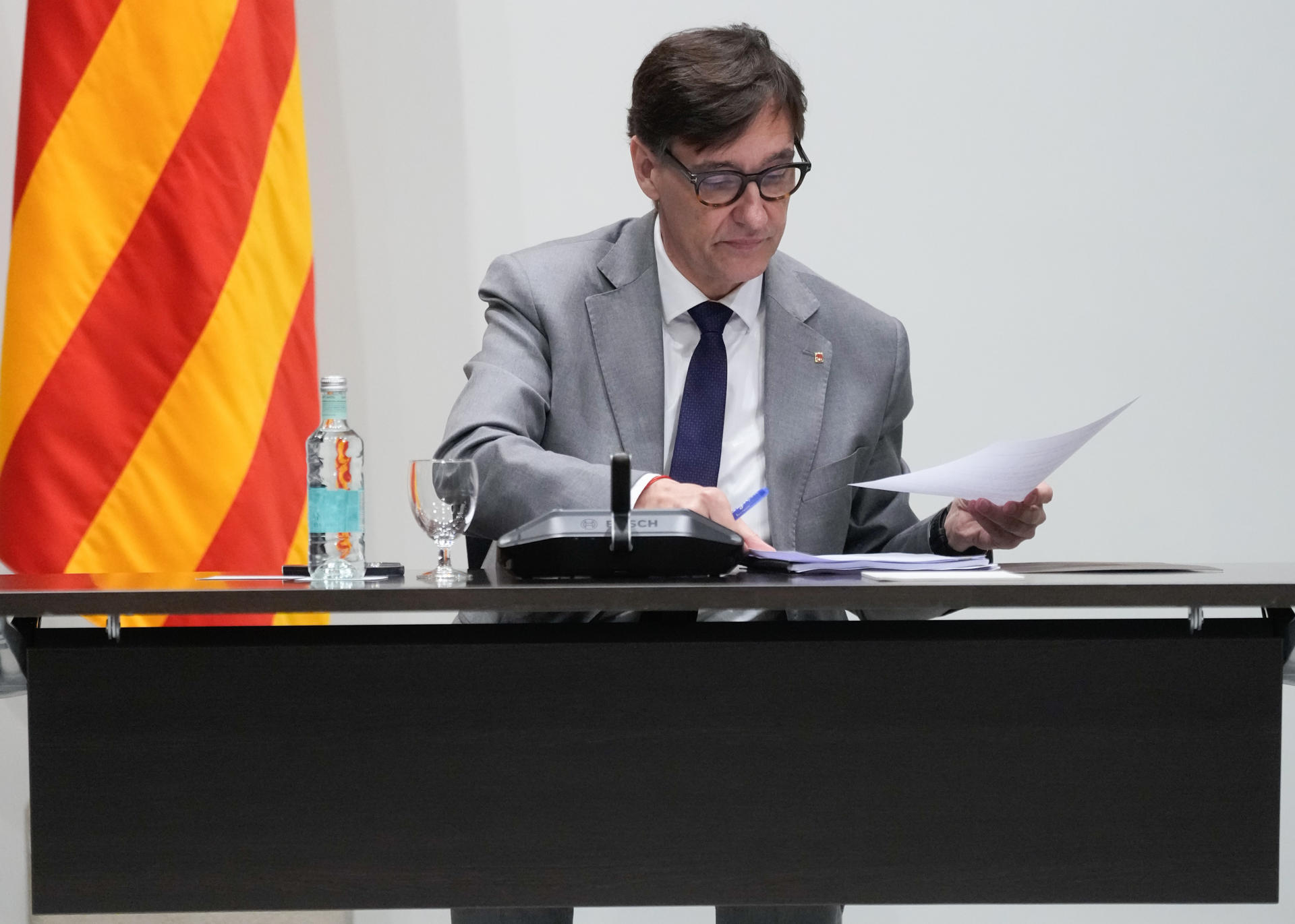 Imagen de archivo del presidente catalán, Salvador Illa en el Palau de la Generalitat. EFE/ Enric Fontcuberta