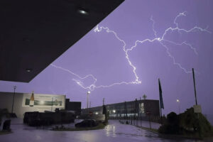 Imagen de archivo de una tormenta eléctrica. EFE/ Sxenic