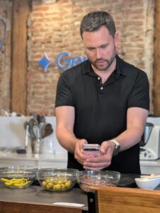 El cocinero Danny Salas durante el evento. Imagen cedida por Google