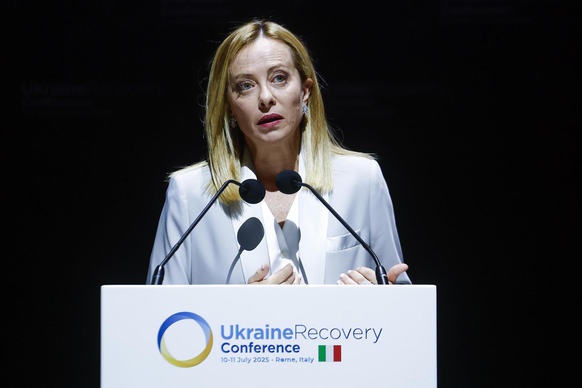 La primera ministra de Italia, Giorgia Meloni, durante la Conferencia de Reconstrucción de Ucrania en Roma, Italia, el 10 de julio de 2025. EFE/EPA/ANGELO CARCONI
", "to": "es" } ////////// Italian Prime Minister Giorgia Meloni speaks during the Ukraine Recovery Conference (URC) in Rome, Italy, 10 July 2025. (Italia, Ucrania, Roma) EFE/EPA/ANGELO CARCONI