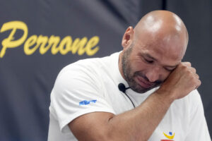 El waterpolista hispano-brasileño Felipe Perrone, capitán de la selección española y uno de los referentes mundiales del waterpolo, durante la rueda de prensa que ha ofrecido este martes en Barcelona en la que ha anunciado que abandonará las piscinas tras el Mundial de Natación de Singapur que comienza el próximo día 11 de julio. EFE/Enric Fontcuberta