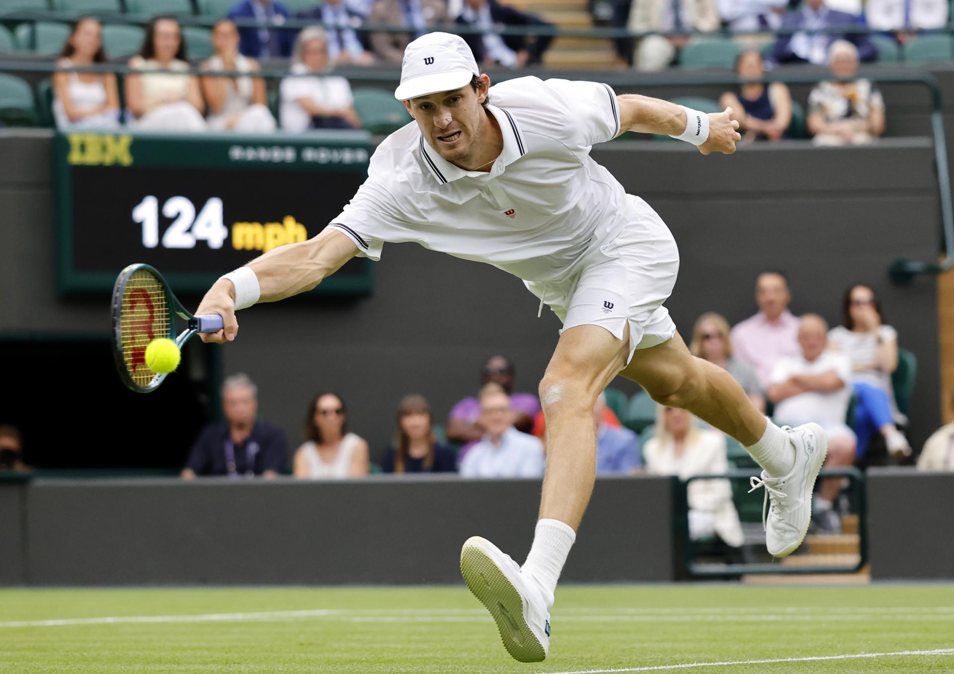 El británico Cameron Norrie gana al chileno Nicolás Jarry en los octavos de final de Wimbledon. EFE/EPA/TOLGA AKMEN