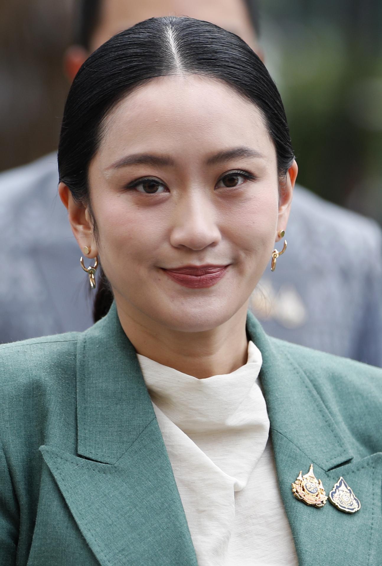 La primera ministra de Tailandia, Paetongtarn Shinawatra, a su llegada este martes a la Casa de Gobierno.
EFE/EPA/RUNGROJ YONGRIT