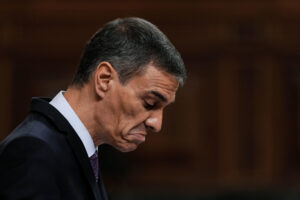 El presidente del Gobierno, Pedro Sánchez, interviene durante el pleno extraordinario este miércoles, en el Congreso de los Diputados en Madrid. EFE/ Borja Sanchez-Trillo