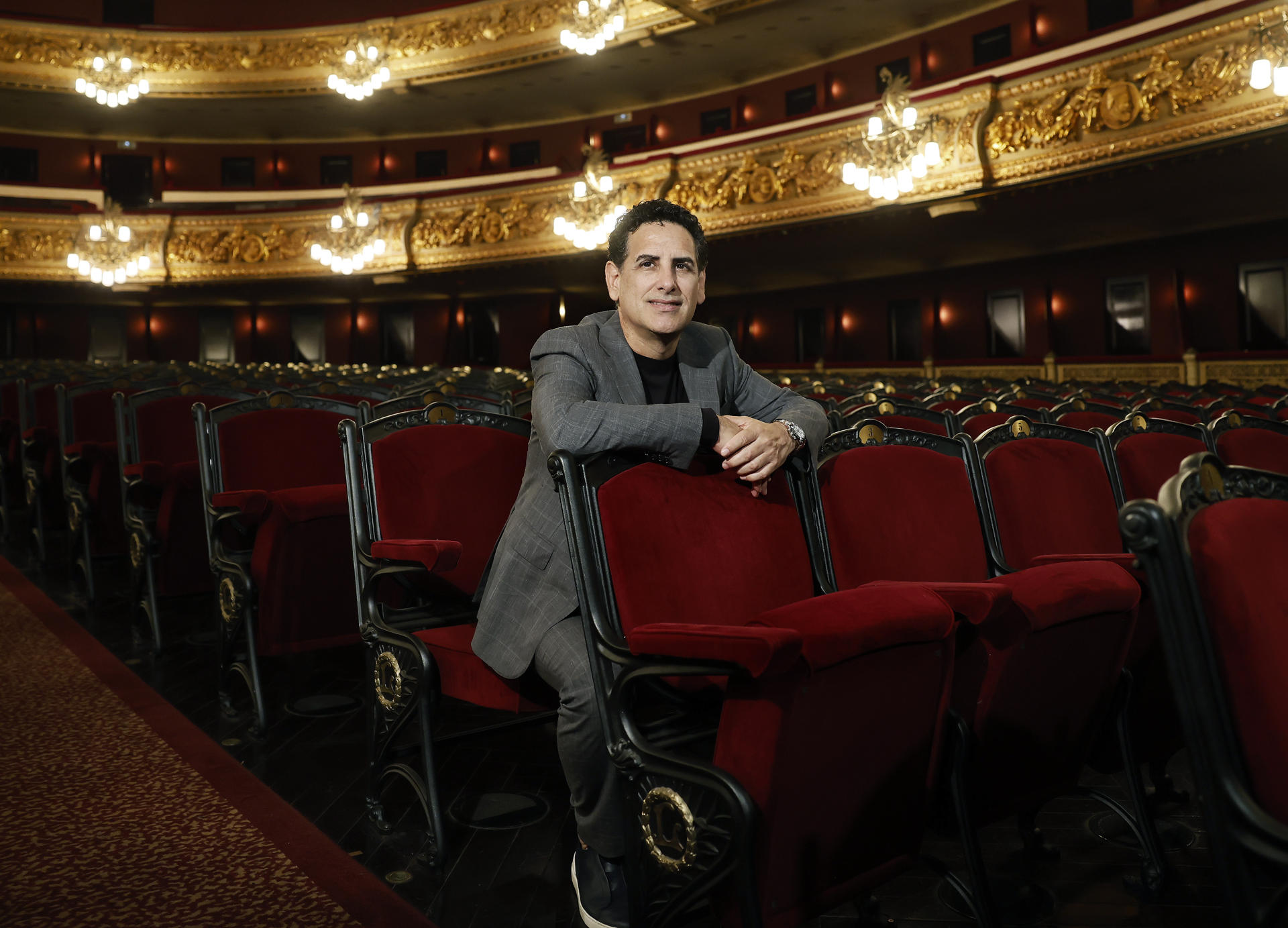 El Gran Teatre del Liceu cierra su temporada con el musical 'West Side Story', de Leonard Bernstein, en una versión sinfónica dirigida por Gustavo Dudamel y protagonizada por Nadine Sierra y Juan Diego Flórez (en la imagen), un espectáculo de dos únicas funciones que se ha presentado este lunes en el teatro lírico. EFE/Andreu Dalmau