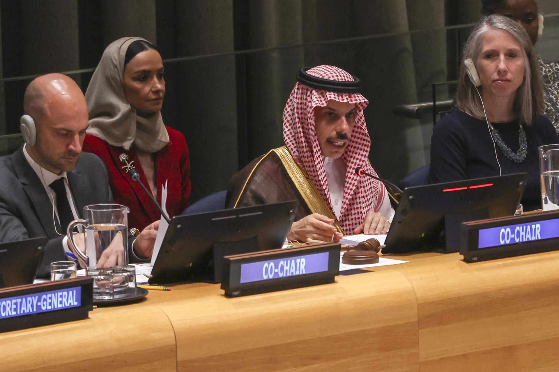 Fotografía del ministro de Exteriores de Arabia Saudí, Faisal bin Farhan. EFE/Sarah Yenesel