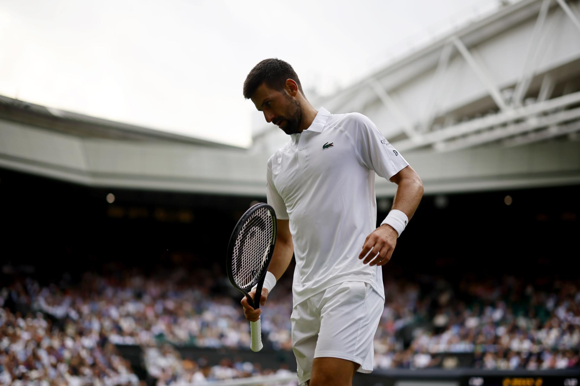 Novak Djokovic de Serbia reacciona durante el partido de la 3ª ronda masculina contra Miomir Kecmanovic de Serbia en Wimbledon, Wimbledon, Gran Bretaña, 05 de julio 2025. (Tenis, Reino Unido)