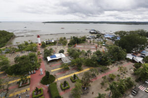 Panorámica aérea del muelle turístico del puerto de Buenaventura este miércoles, 30 de julio, en el norte del departamento del Valle del Cauca (Colombia). EFE/Ernesto Guzmán