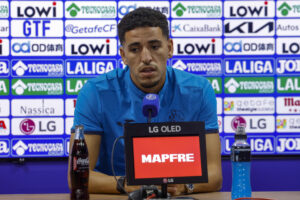 El defensa marroquí, Abdel Abqar, durant su presentación como nuevo jugador del Getafe. EFE/ Zipi
