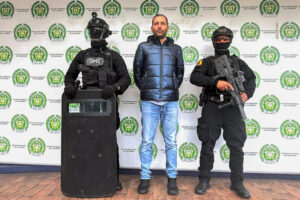 Fotografía cedida por la Policía Nacional de Colombia del ciudadano italiano Giuseppe Palermo, alias "Peppe", luego de su captura este viernes, Bogotá (Colombia). EFE/ Policía Nacional de Colombia