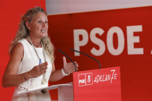 La portavoz de la Comisión Ejecutiva Federal del PSOE, Montse Mínguez, da una rueda de prensa tras la reunión de la Comisión Ejecutiva Federal del PSOE este lunes en Madrid. EFE/ Chema Moya