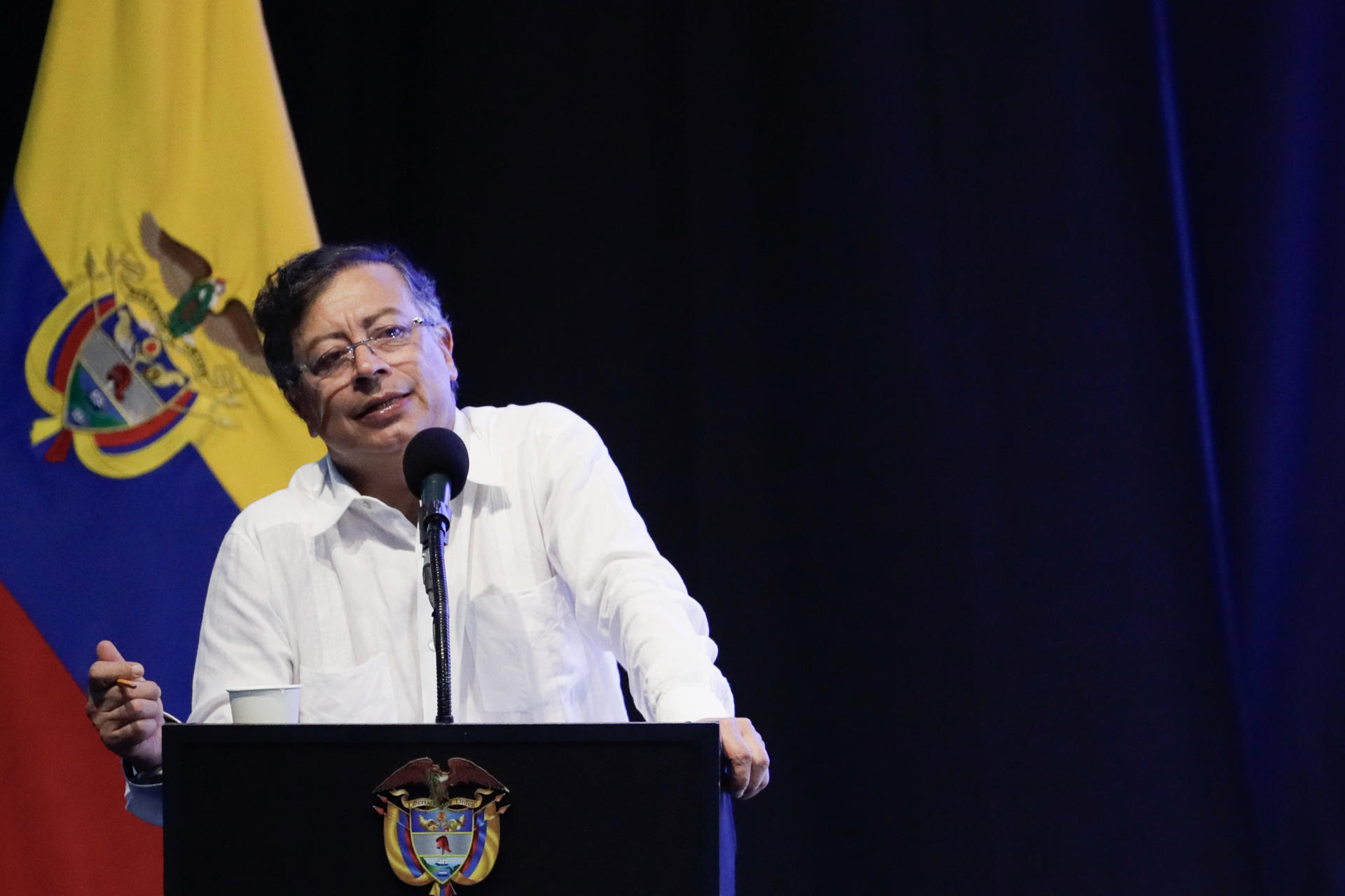 El presidente de Colombia, Gustavo Petro, habla durante la conmemoración de los 500 años de la fundación de Santa Marta este lunes, en Santa Marta (Colombia). EFE/ Carlos Ortega