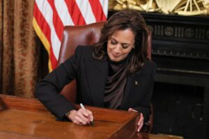 Fotografía de archivo de la exvicepresidenta de Estados Unidos y excandidata presidencial demócrata, Kamala Harris, durante un acto público, en Washington DC (EE.UU.). EFE/Jemal Countess/Pool